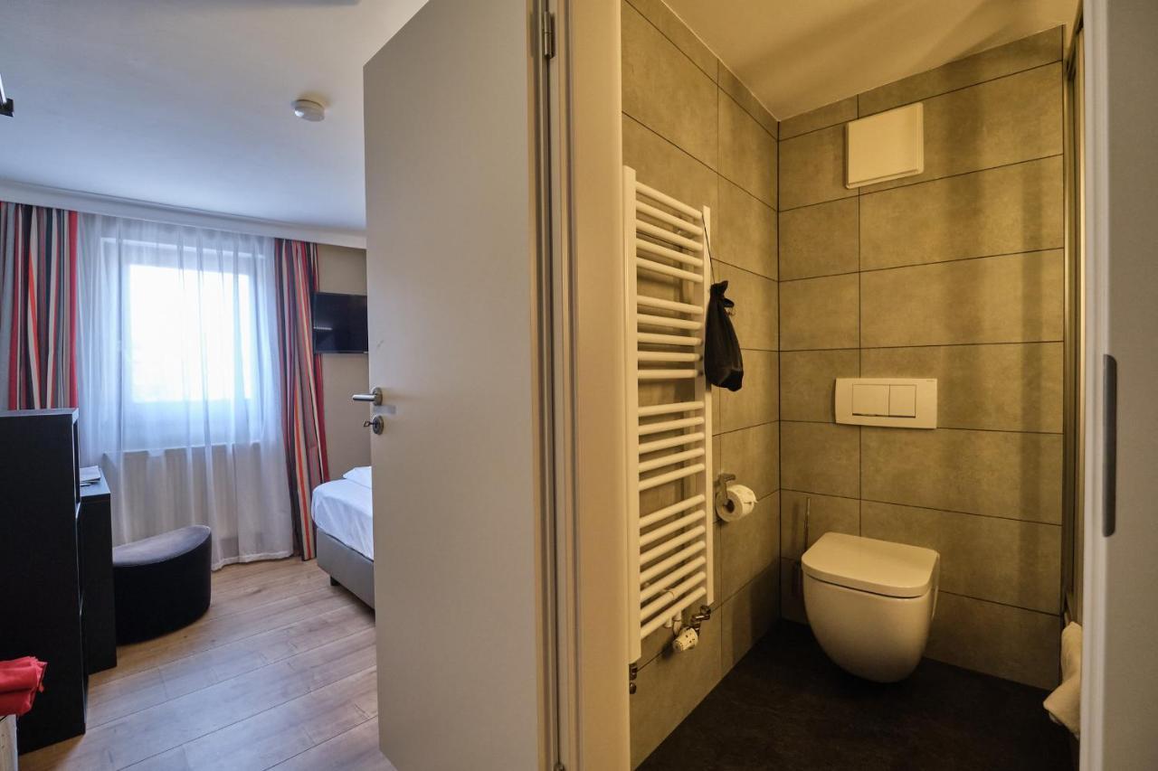 Hotel Roter Hahn Регенсбург Екстериор снимка