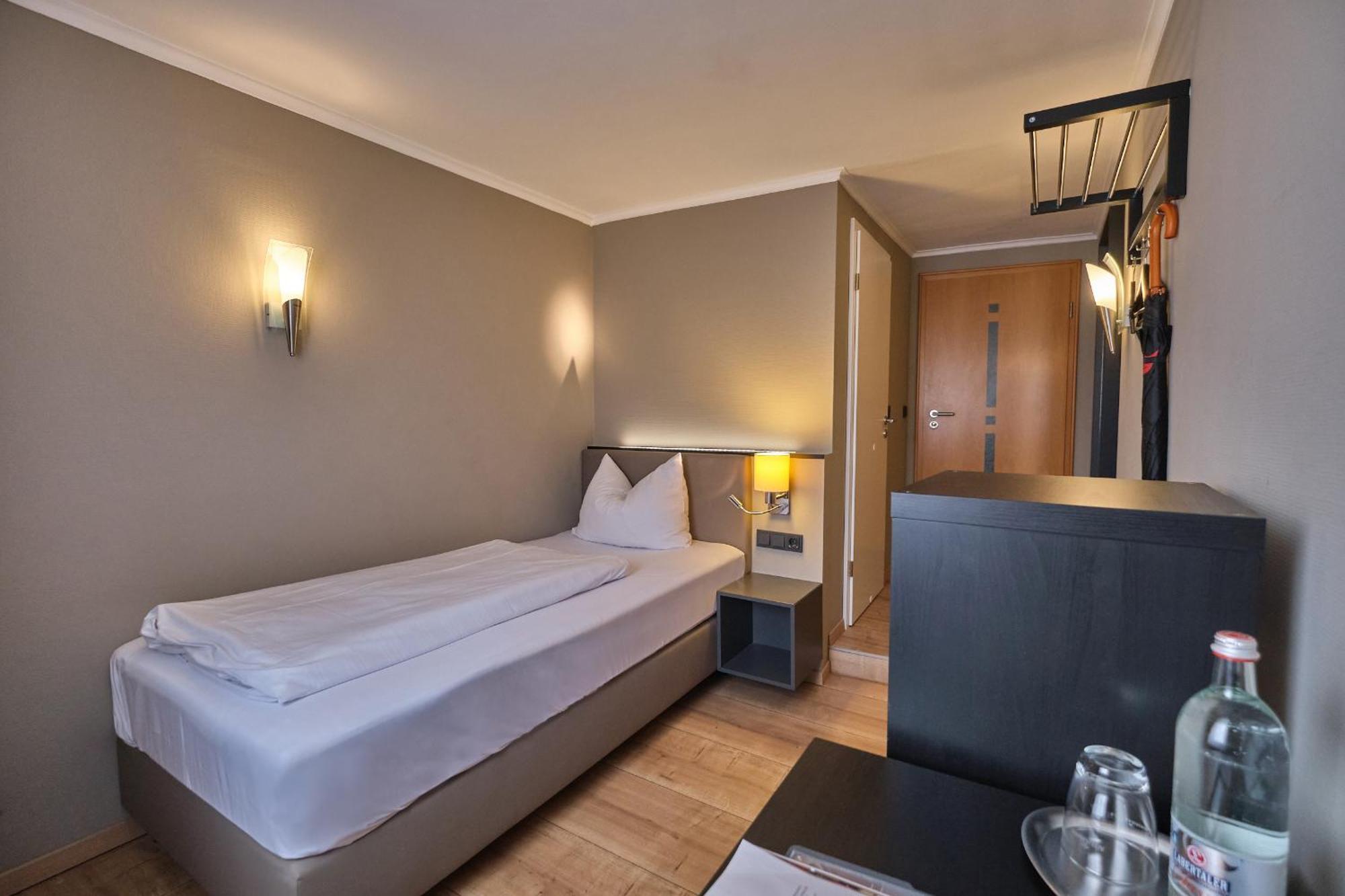 Hotel Roter Hahn Регенсбург Екстериор снимка