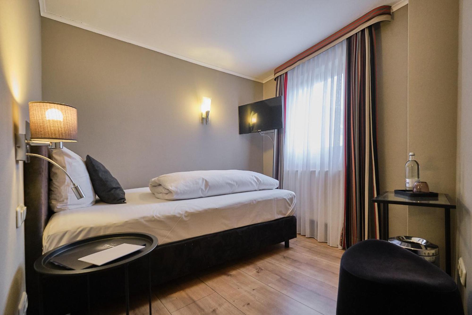 Hotel Roter Hahn Регенсбург Екстериор снимка