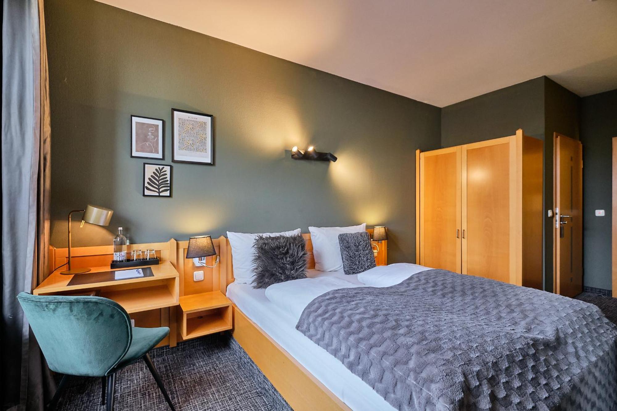 Hotel Roter Hahn Регенсбург Екстериор снимка