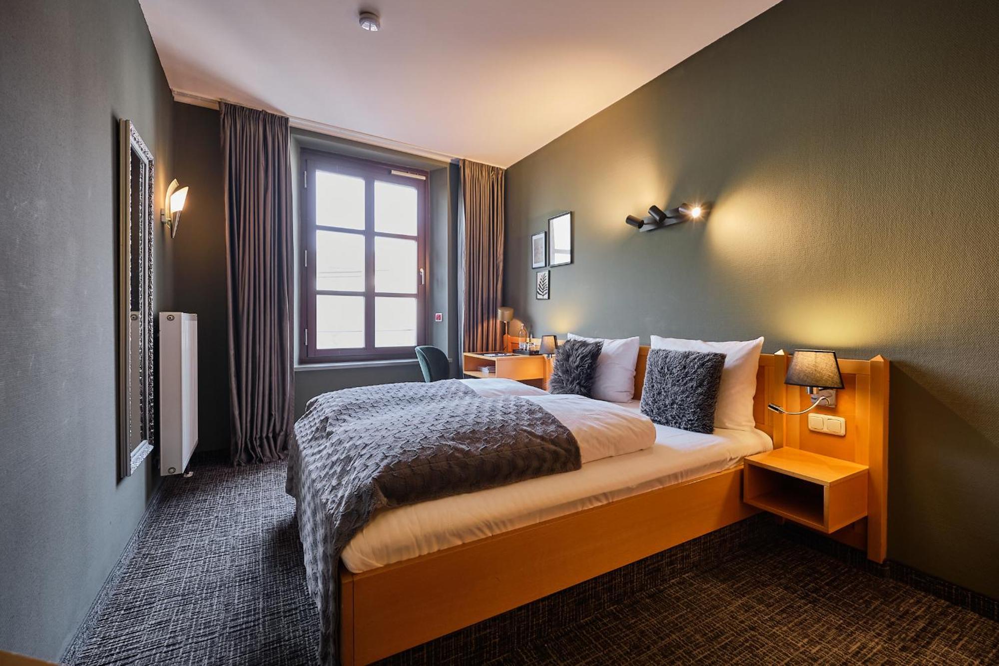 Hotel Roter Hahn Регенсбург Екстериор снимка