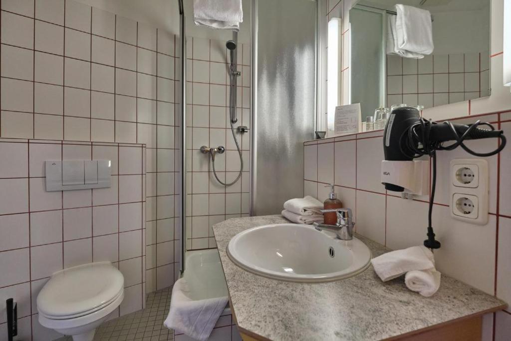 Hotel Roter Hahn Регенсбург Екстериор снимка